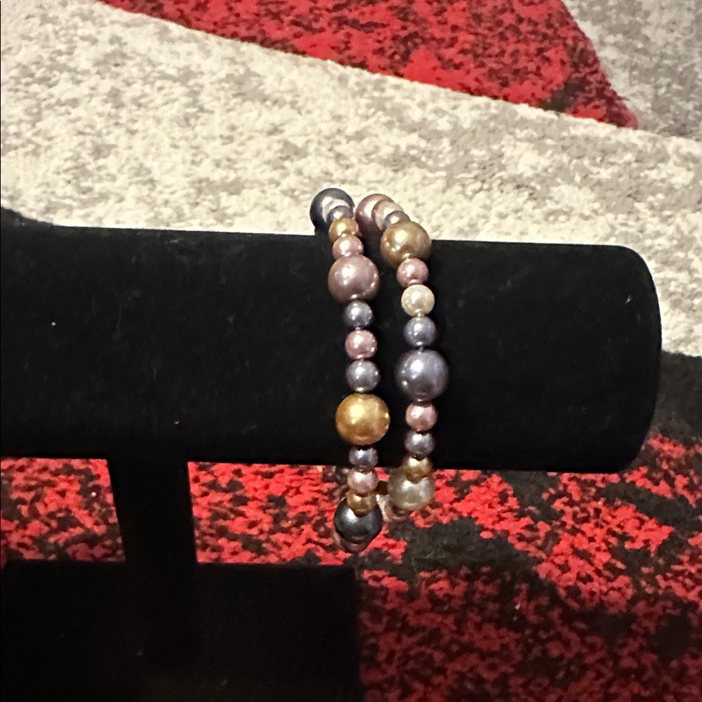 Chic Beaded Bracelet with Gold and Silver Accents